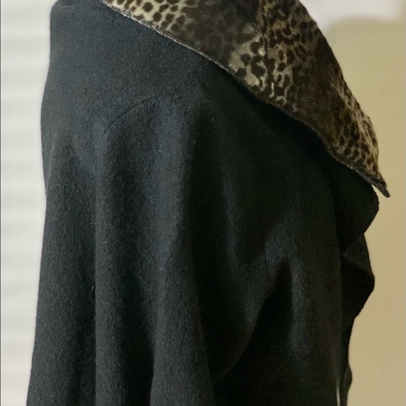 Black wool/rayon jacket/ W cheetah collar. - Picture 3 of 4